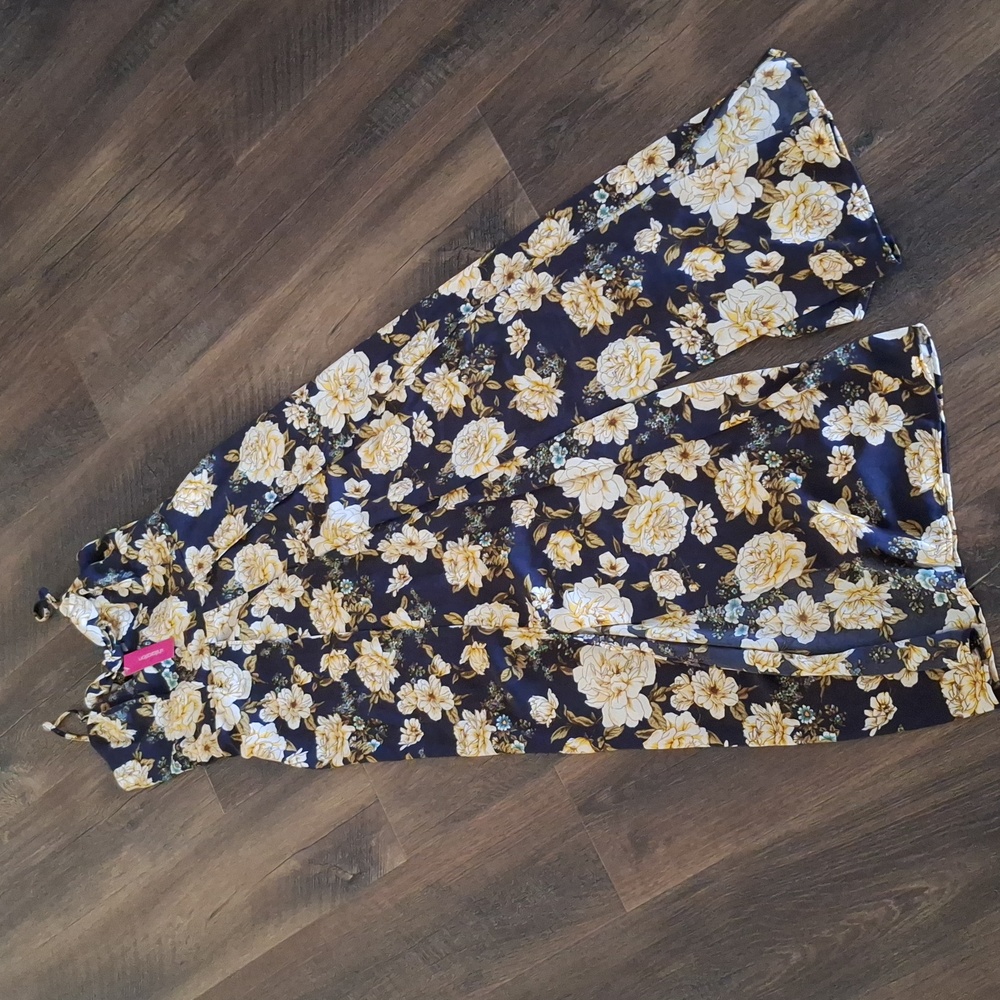 NWT Xhiliration Large Spaghetti Strapped Jumper with Maxi Skirt Overlay and Bow